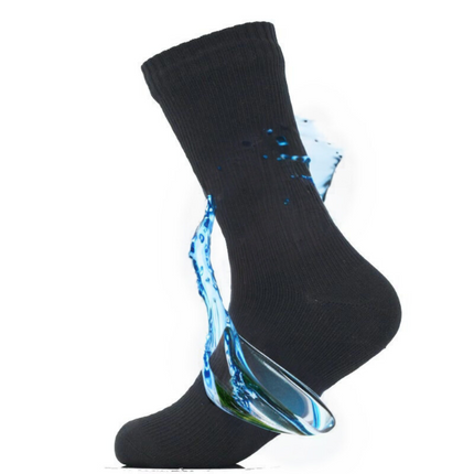 Chaussettes Imperméables de Randonnée noir sur fond blanc