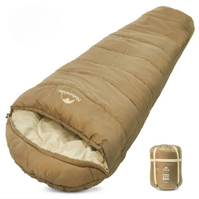 Sac de Couchage Grand Froid Pliable en Coton avec Capuche Ajustable sur fond blanc