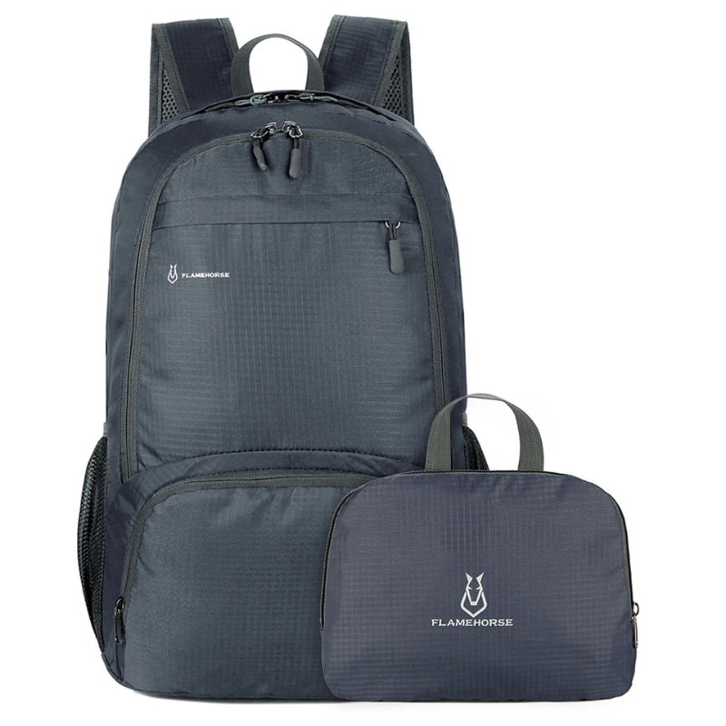 sac à dos randonnée pliable avec rangement pratique sur fond blanc