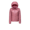 Doudoune de randonnée à capuche pour femme, coloris rose poudré, vue de face