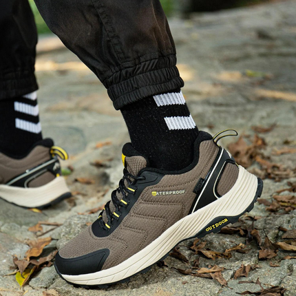 Chaussures de Randonnée Homme Imperméables khaki porté
