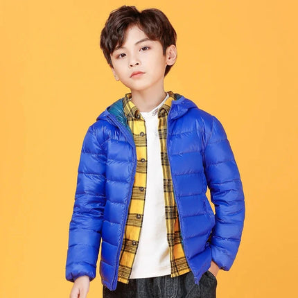 jeune garçon avec veste bleu