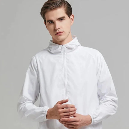 homme avec veste blanche
