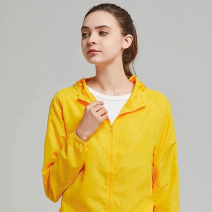 femme avec veste