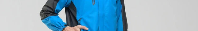 homme avec veste bleu