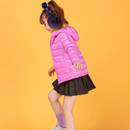jeune fille avec veste rose