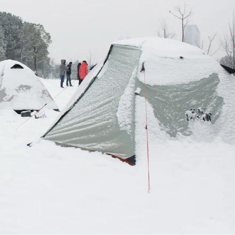 Tente de Camping d'Hiver Double Couche sous la neige