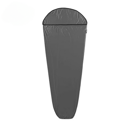 Drap Sac de Couchage Gris Elastique et Léger en Nylon sur fond blanc