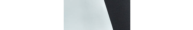Chaussette de compression noire présentée sur une forme