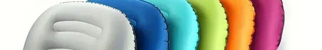 Les six coloris de l'oreiller gonflable : gris, bleu marine, bleu ciel, vert anis, orange et rose