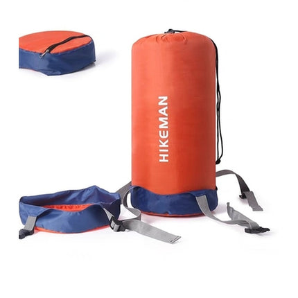 Sac de compression orange avec ses quatre sangles de serrage et son capuchon de fermeture