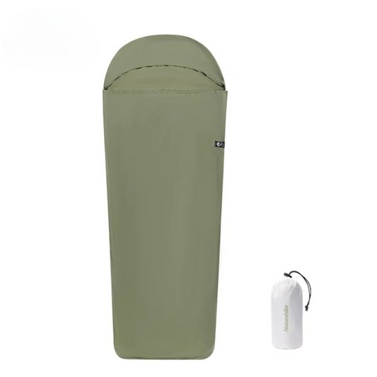 Sac de Couchage Ultra Light Vert en Nylon et Soie sur fond blanc avec le sac de rangement