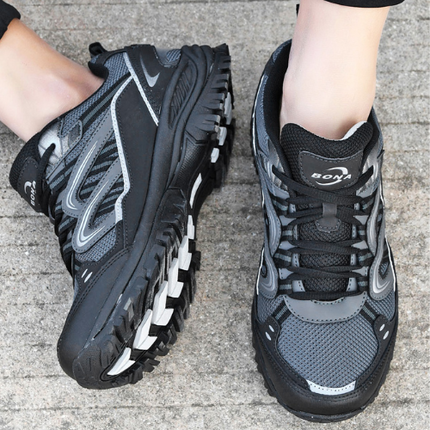 chaussure trail noir porté