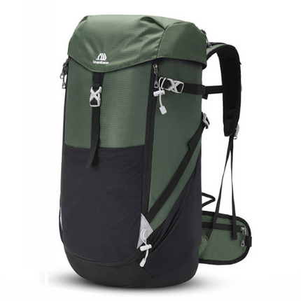 Sac à Dos Randonnée Étanche 50L Confort & Résistance sur fond blanc